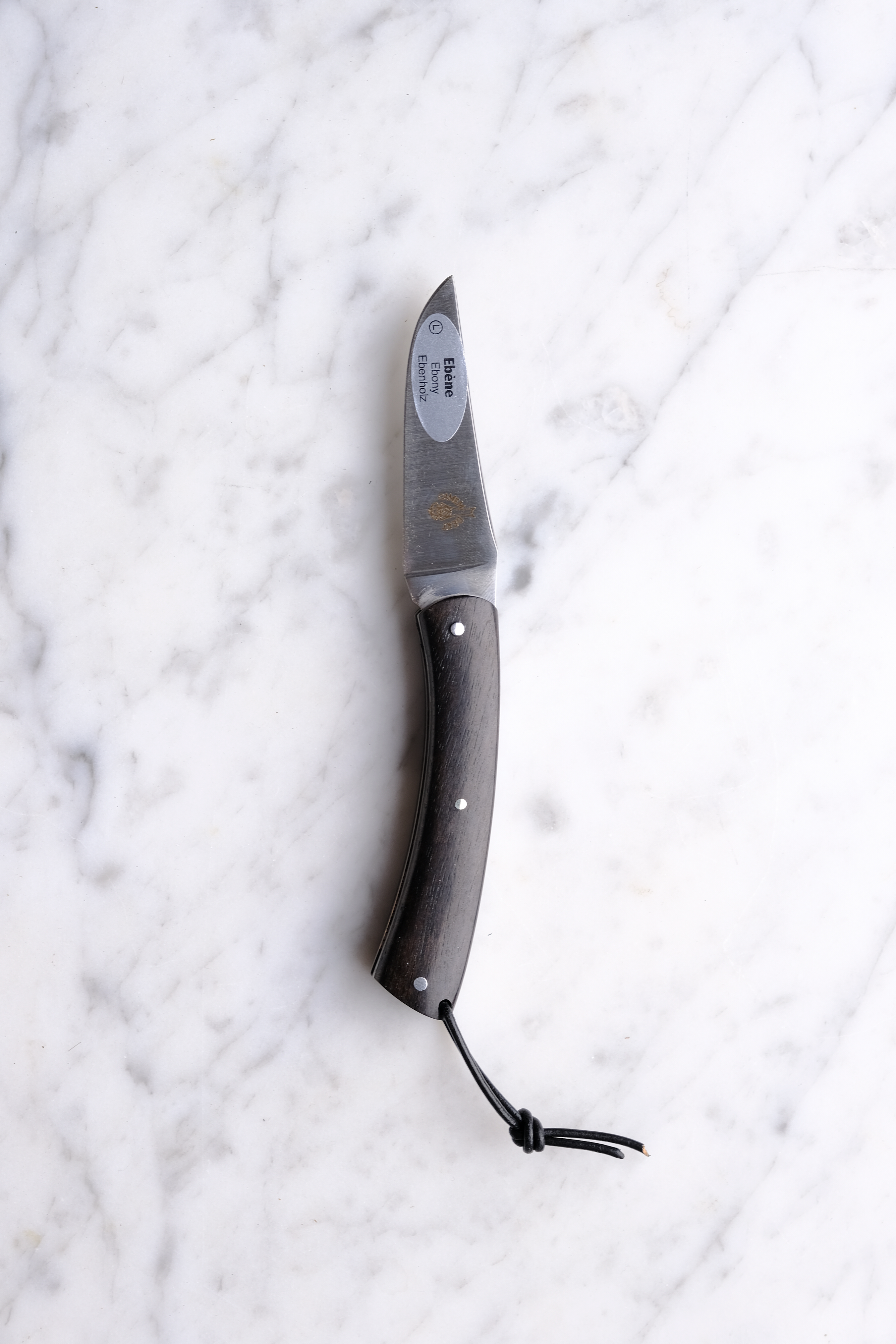 Camambert Foldekniv 8cm børstet m. snor - Ibenholt